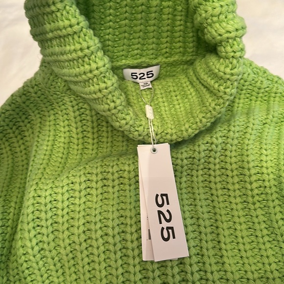 Chunky turtleneck shaker pullover in pear. From revolve. Brand 525 america 💚 XS - Picture 6 of 6